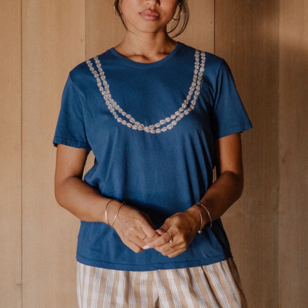 Mahina Made Lokelani tee